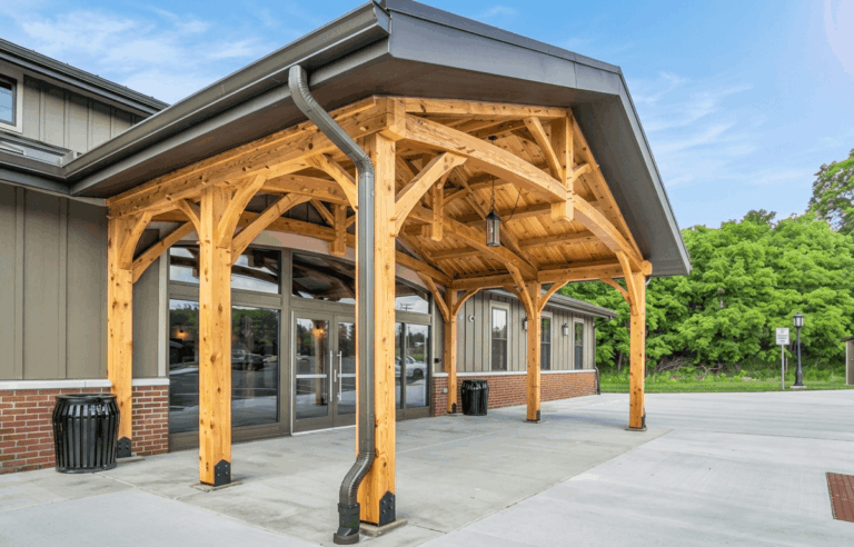 Contact banner timberframe structure